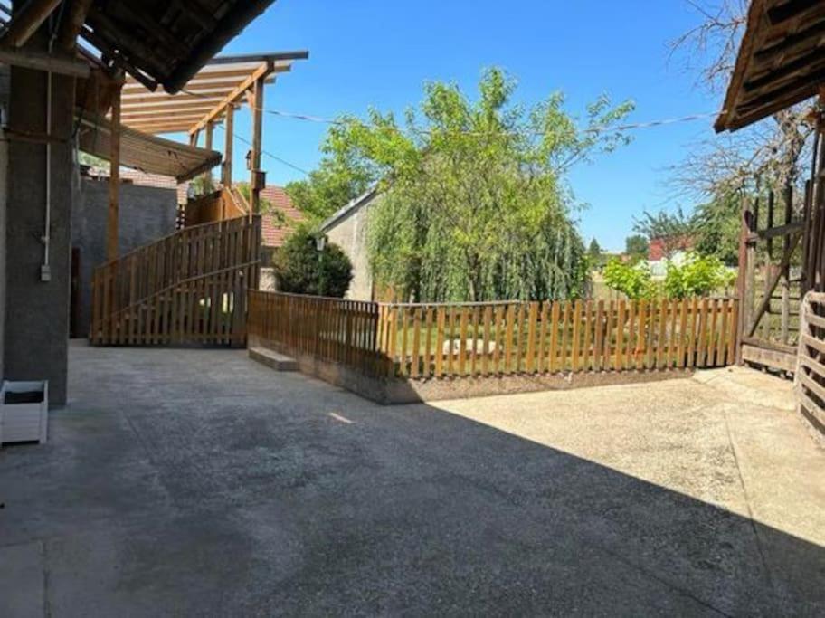 Maison Au Sein D'Une Ferme Rahling Exterior foto